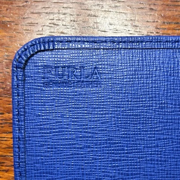 Furla Royal Blue Saffiano Leather Wallet – Timeless Italian Luxury gift - Picture 7 of 9
